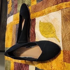 Toms Size 9W Black Flats